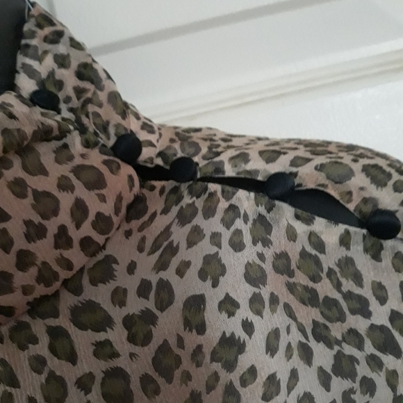W.D.N.Y.long sleeve blouse cheetah print size medium A- 49 5/$25 - Picture 3 of 4